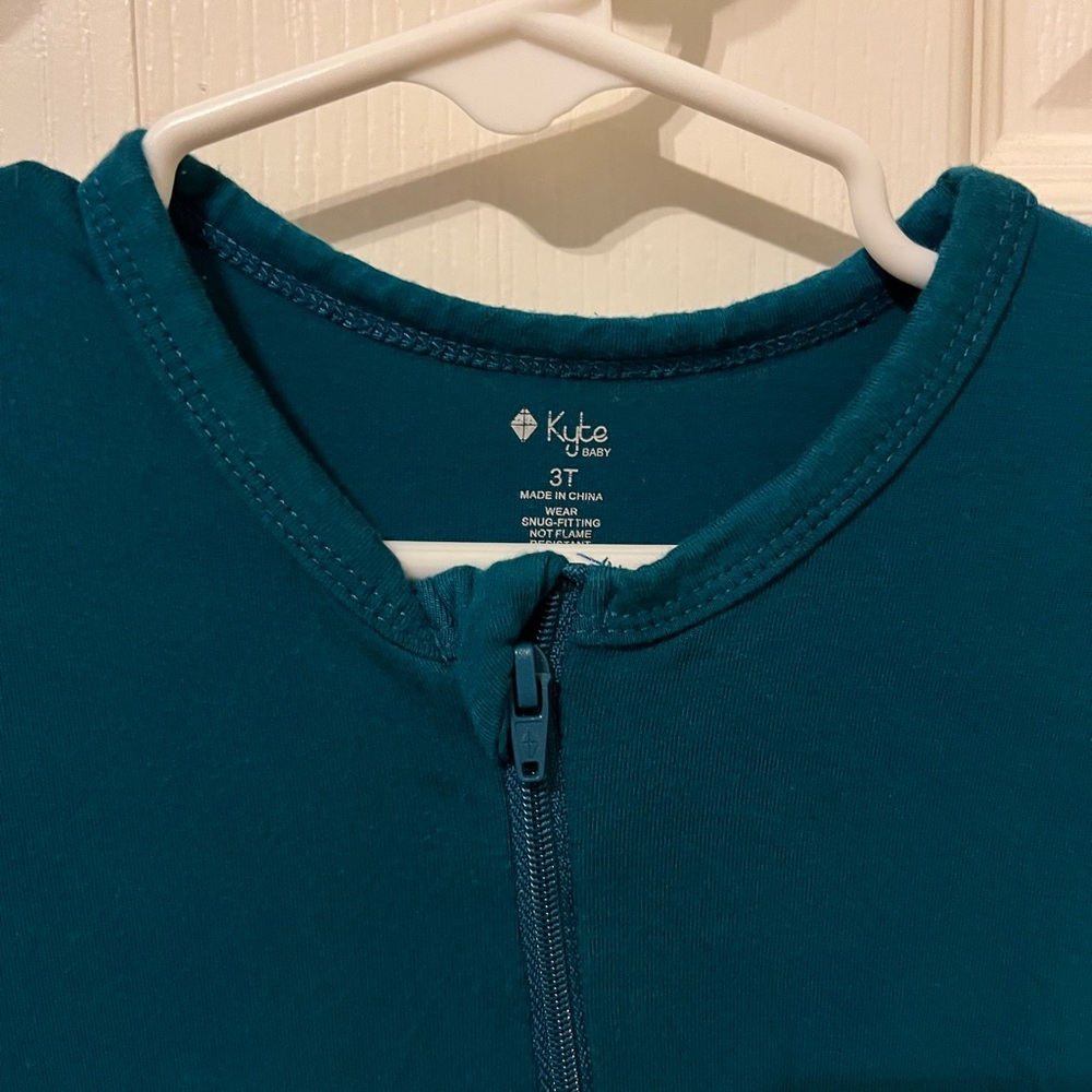 KYTE baby zipper romper